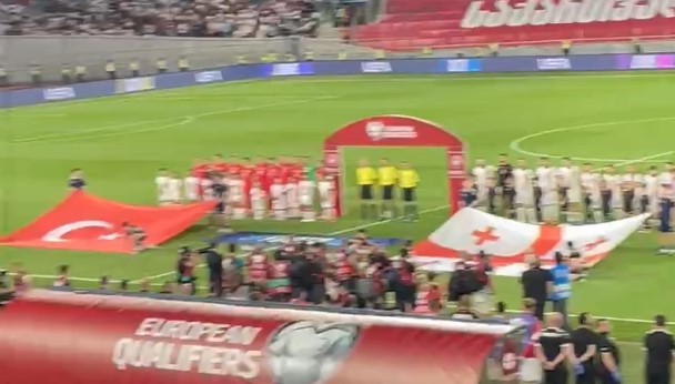 VIDEO: გავიხსენოთ რა მოხდა დინამო არენაზე 1 თვის წინ, როდესაც თურქეთის ჰიმნი ჩაირთო