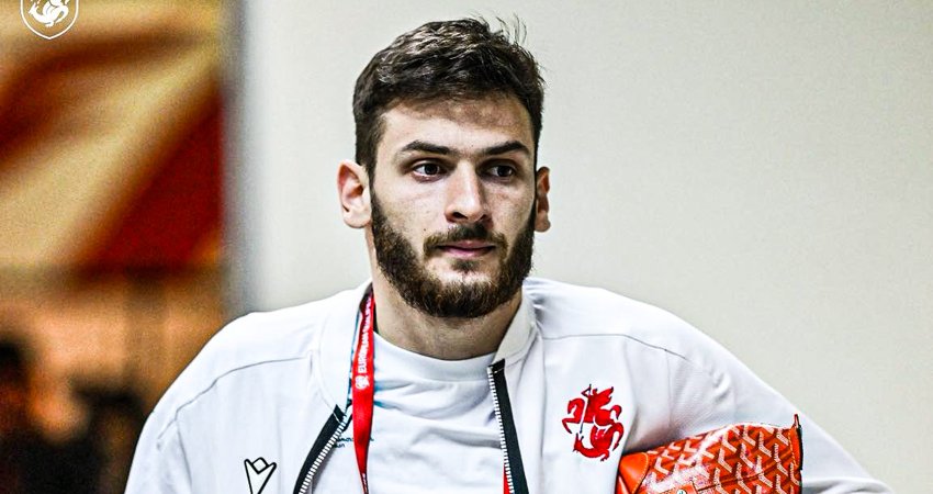 ცნობილია - ვის გაუცვალა ხვიჩა კვარაცხელიამ მაისური ესპანეთთან მატჩის შემდეგ