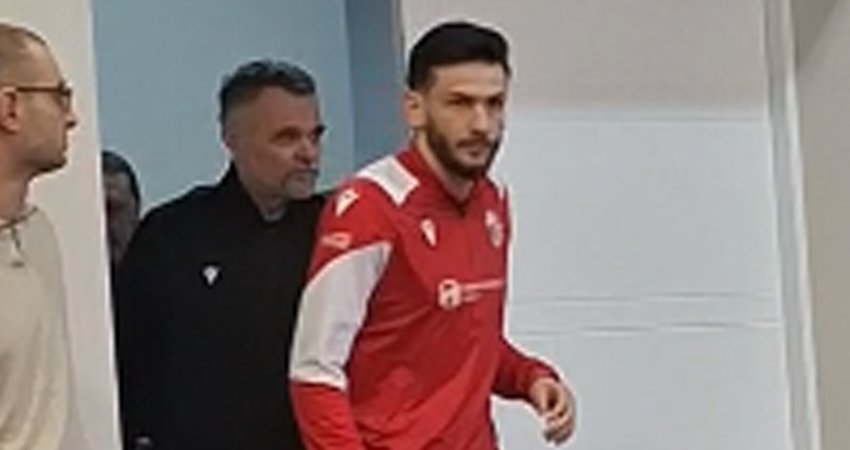 VIDEO: ზრდილობა უპირველესყოვლისა! - რა გააკეთა კვარამ პრესკონფერენციაზე შესვლისას