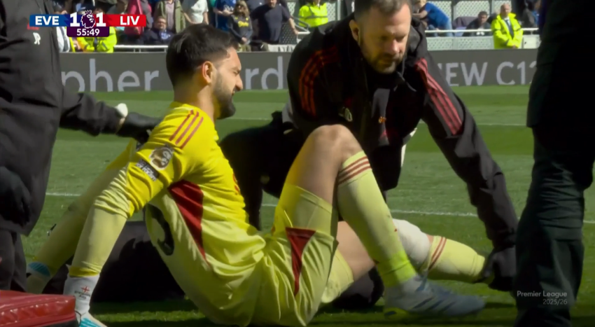 VIDEO: მძიმე კადრები! - გიორგი მამარდაშვილი მოედნიდან საკაცით გაიყვანეს