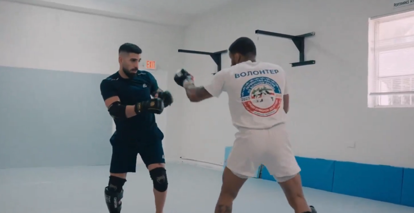 VIDEO: ილია, დაინდე - როგორ ანადგურებს თოფურია სპარინგ პარტნიორებს გეიჯისთან ბრძოლის წინ